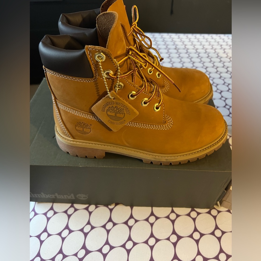 Used Timberland boots size 6 youth